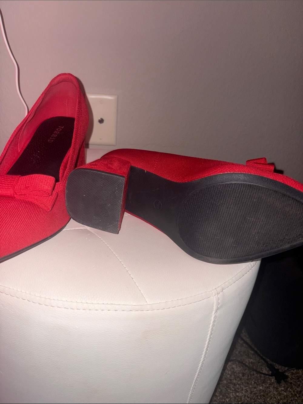 Red Bow Pointed-Toe Women’s Pumps - Picture 4 of 5